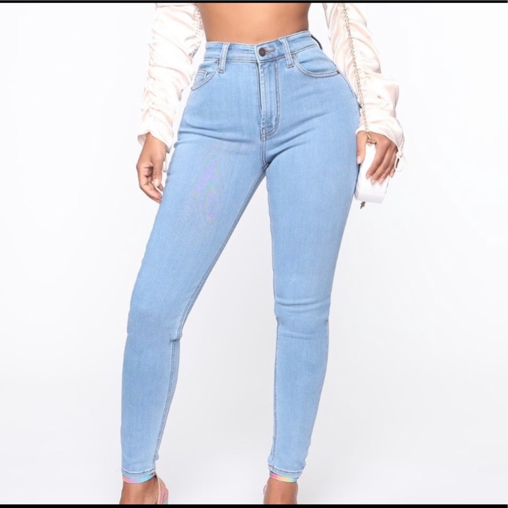 🥰🥰Show off those curves Women’s jeans👖